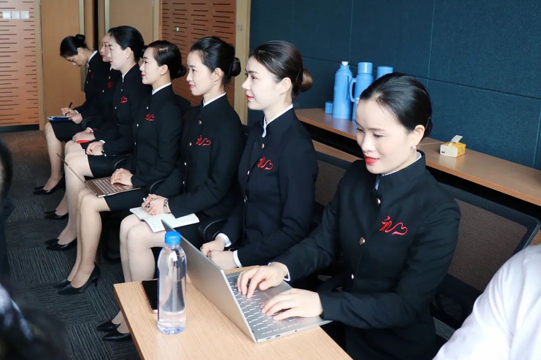 提升服務品質(zhì)，打造專業(yè)形象 谷田稻香攜手東方禮儀華平生團隊開展服務禮儀培訓